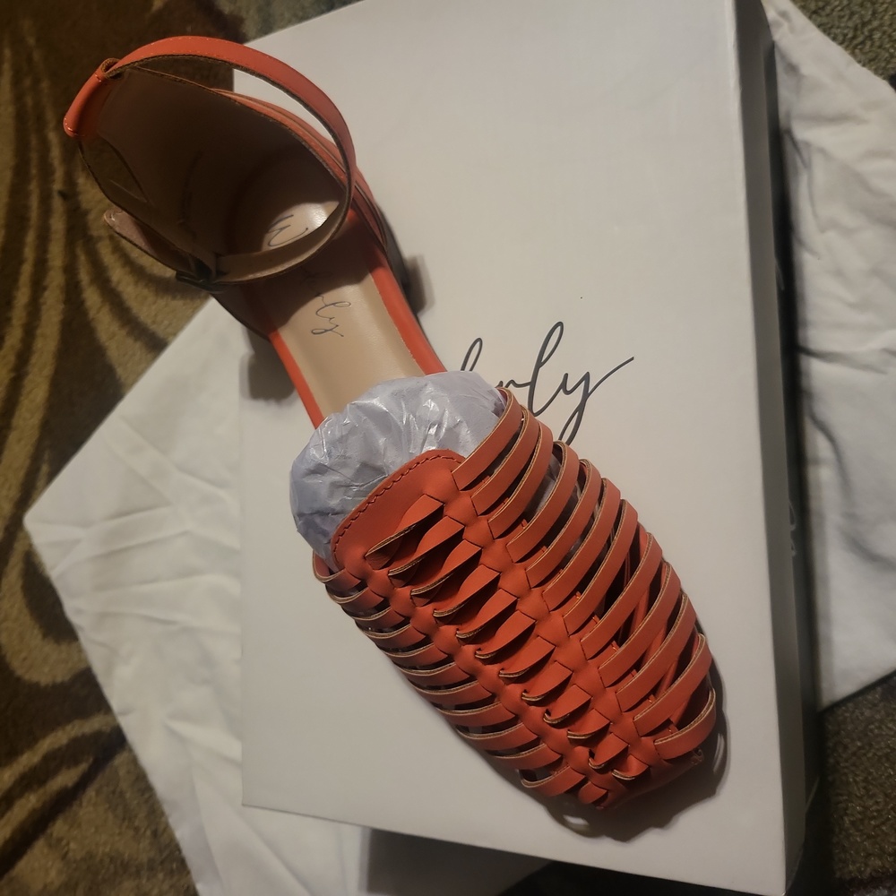 Nwt Wonderly Sandals